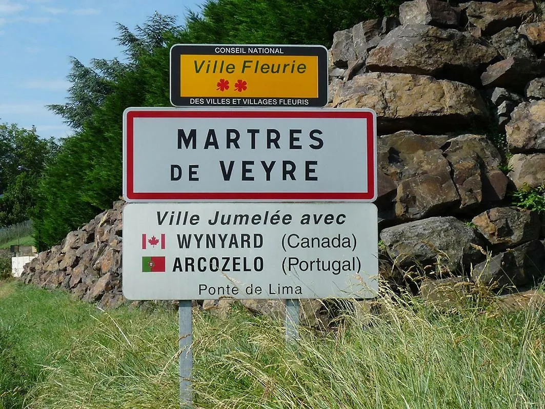 בית נופש הוילה Les Martres-de-Veyre Gite 